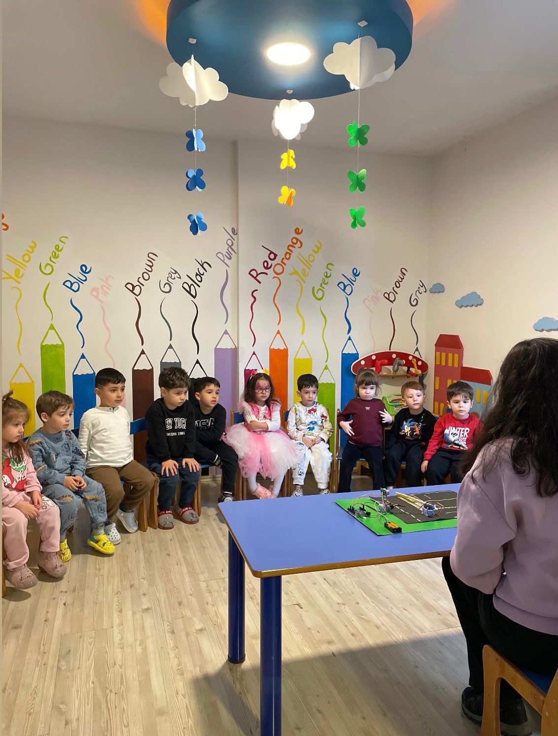 Robotik kodlama dersinde devre tanıtım sunumu