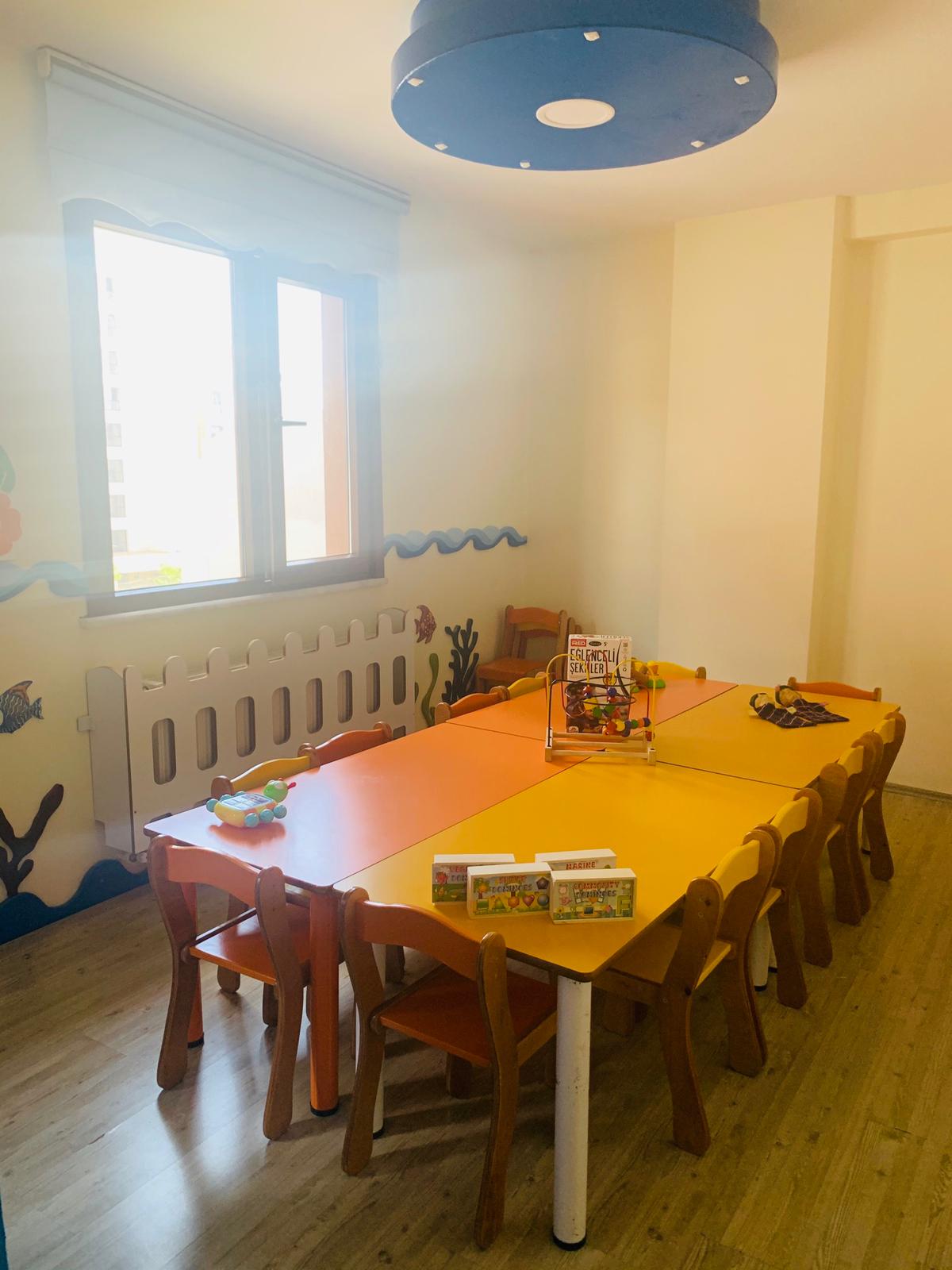 Geniş etkinlik ve yemek masamız